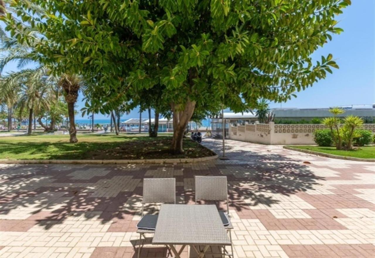 Beach Apartment Montemarcarihuela Торемолинос Екстериор снимка